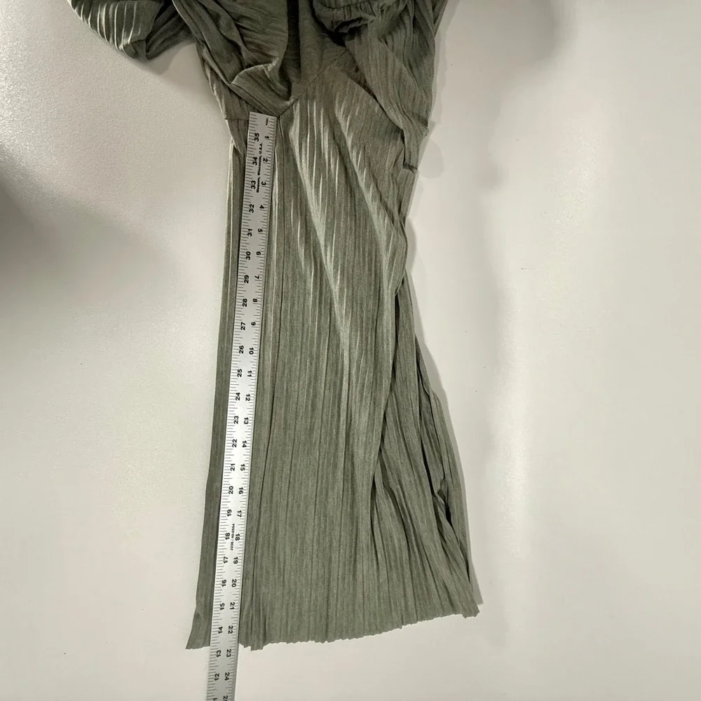 J Jill Pure Jill Pleated Top and Wide Leg Matching Set Sage Green Large Petite - Picture 8 of 12